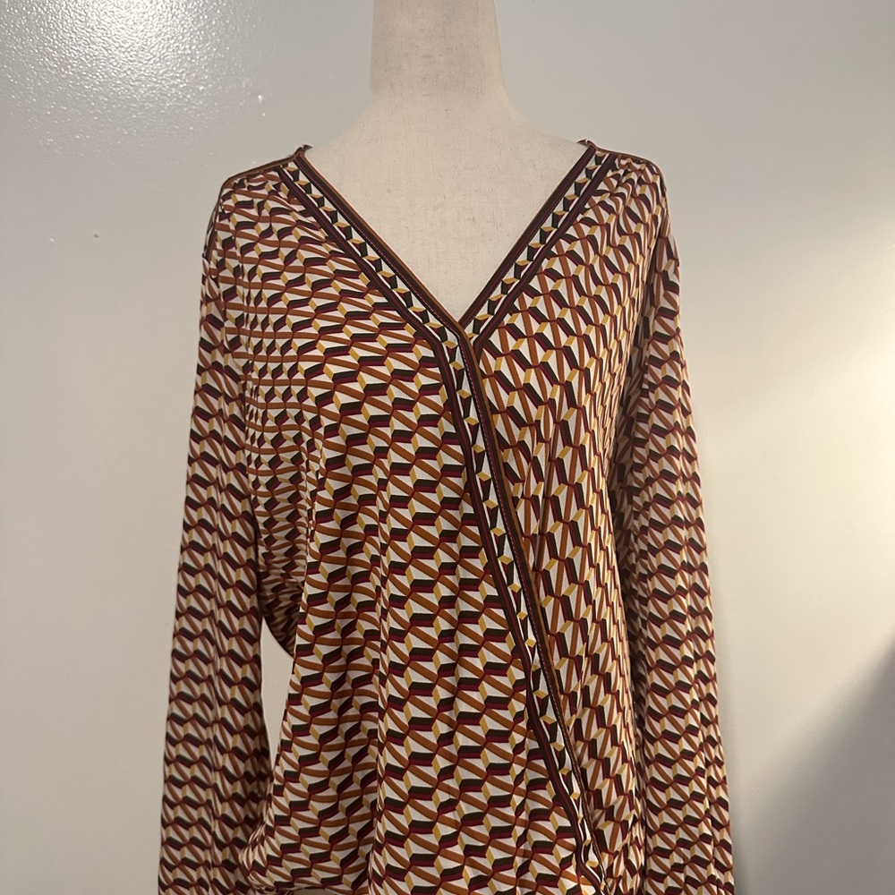 Geometric Patterned V-Neck Blouse